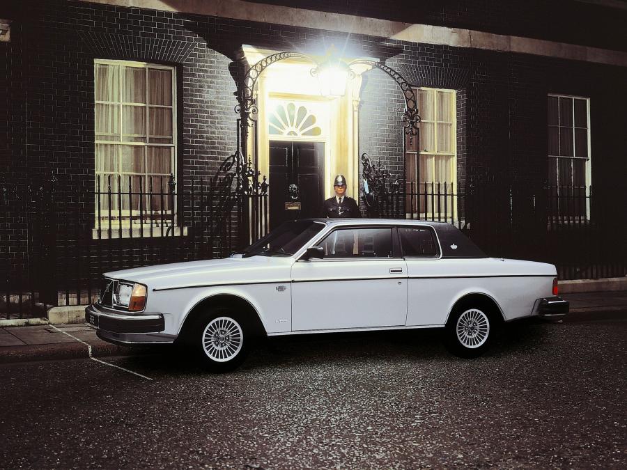  Volvo 262 C 1977 года  (фото 5 из 13)